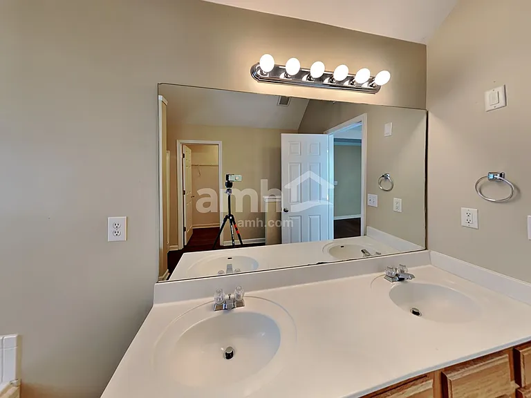111 Lexington Parke Dr — Photo 10