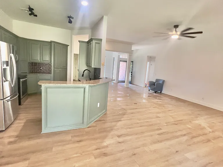 1121 Charlton Rd — Photo 4