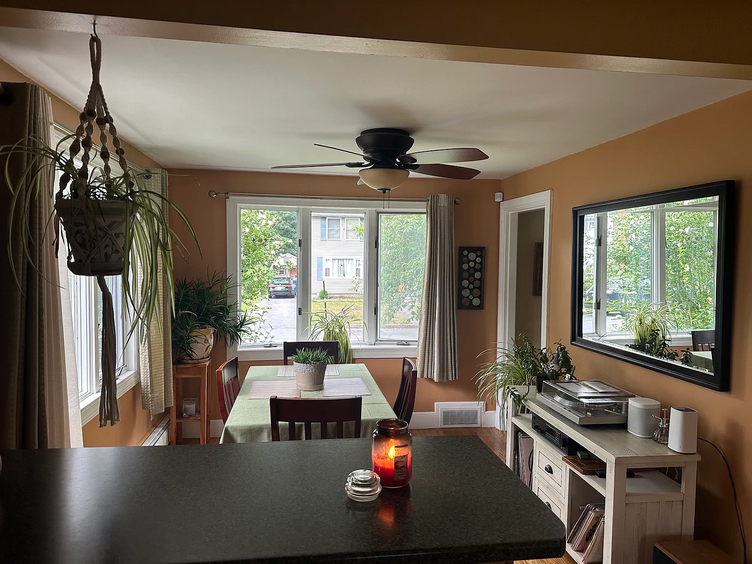1 bed, 1200 sqft, $1,500 — Photo 3