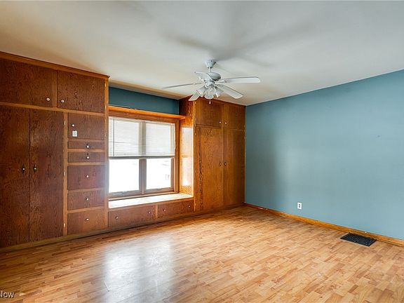 5th image of 377 Hillsdale Ave