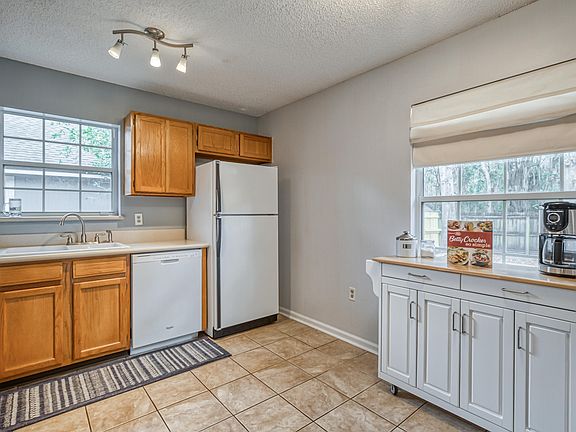 4th image of 7775 ENDERBY Avenue E