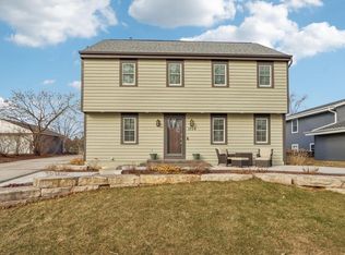 1254 Lambeth Rd, Waukesha, WI 53189