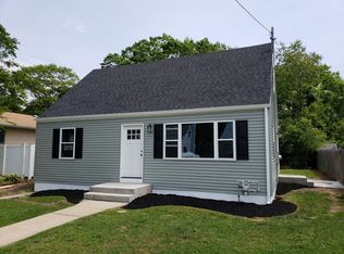 4 Winnifred St, Bay Shore, NY 11706