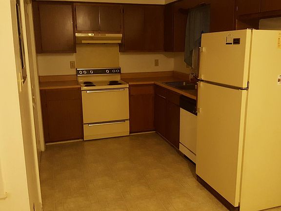 Kitchen / dining combo