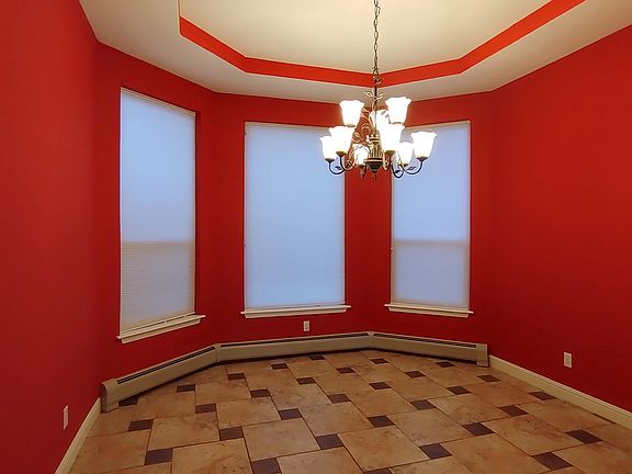 4th image of 625 La Jolla Pl NE