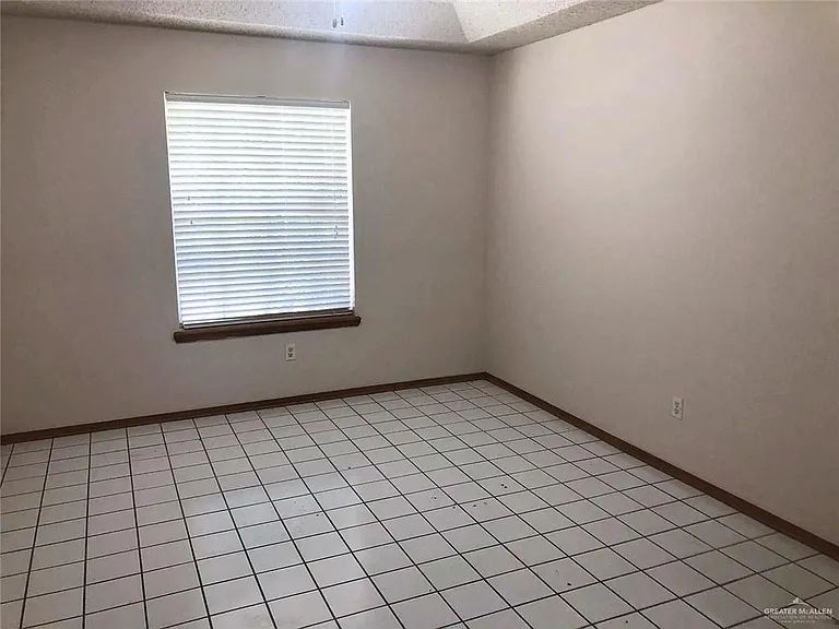 1216 W Heron Ct — Photo 4