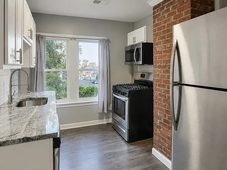 158 Chapel St #3 — Photo 1
