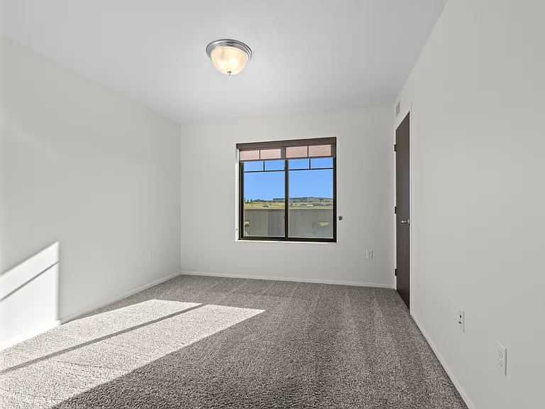 Highlands Ridge Apartments Bed