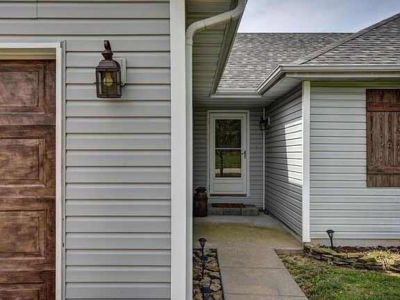 200 Meadow View-5