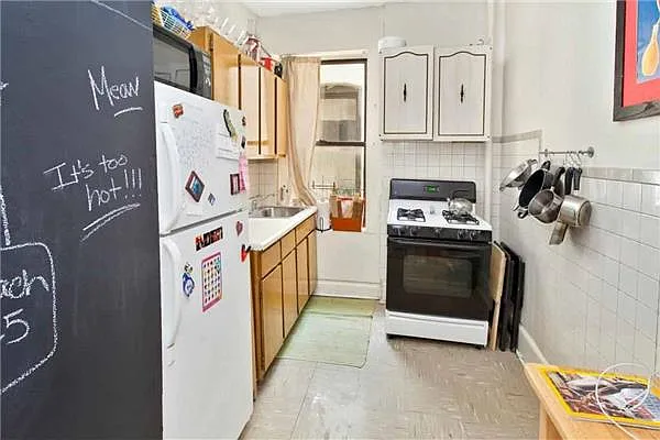 Sold by R New York | media 21