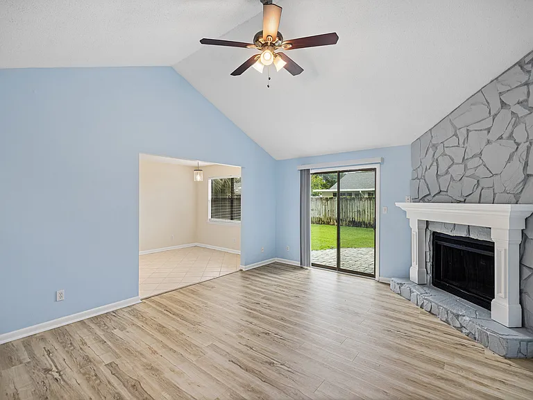 349 Primrose Cir — Photo 9