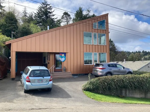 93546 McCullum Ln, Coos Bay, OR 97420