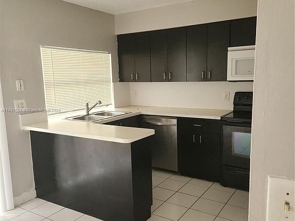 4th image of 4517 Treehouse Ln #B