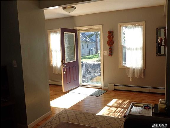 2nd image of 33 Montauk St