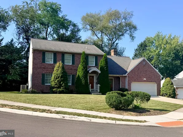 28 Paddock Ln, Camp Hill, PA 17011