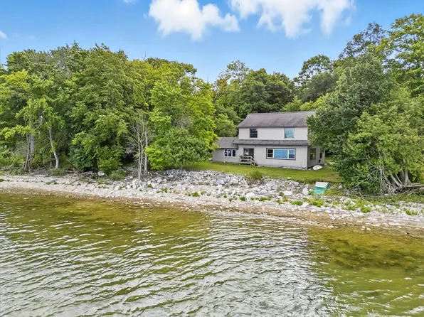 1337 N Bay Shore Rd, Brussels, WI 54204