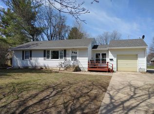1006 New St, Manchester, IA 52057
