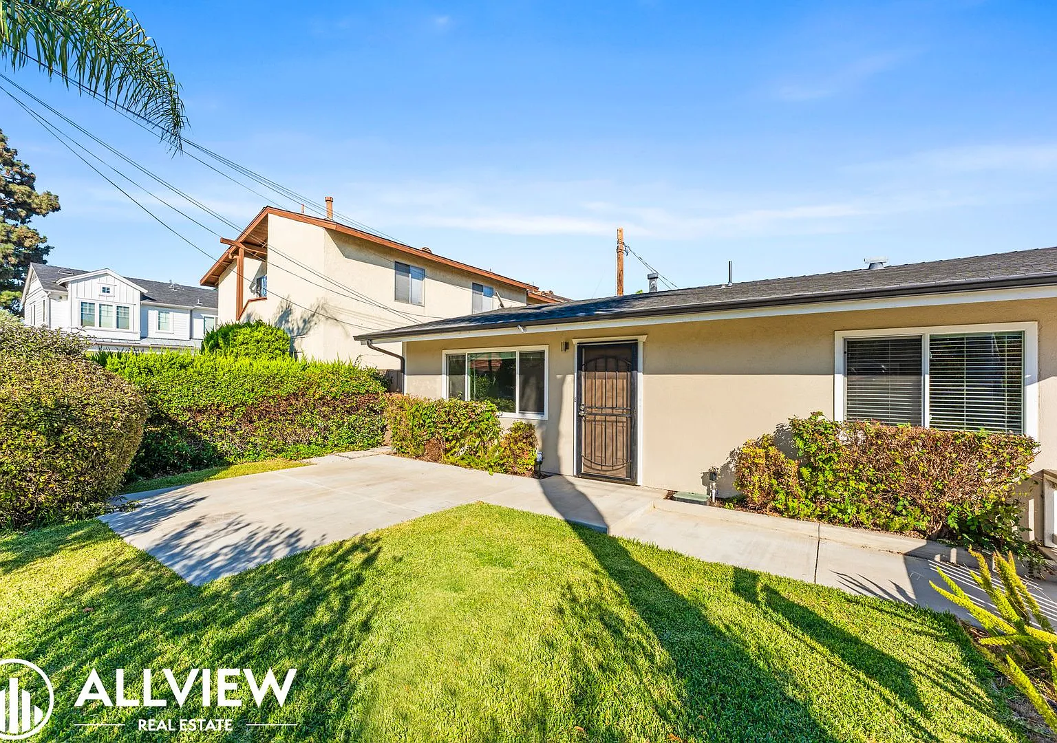 2550 Santa Ana Ave — Photo 2
