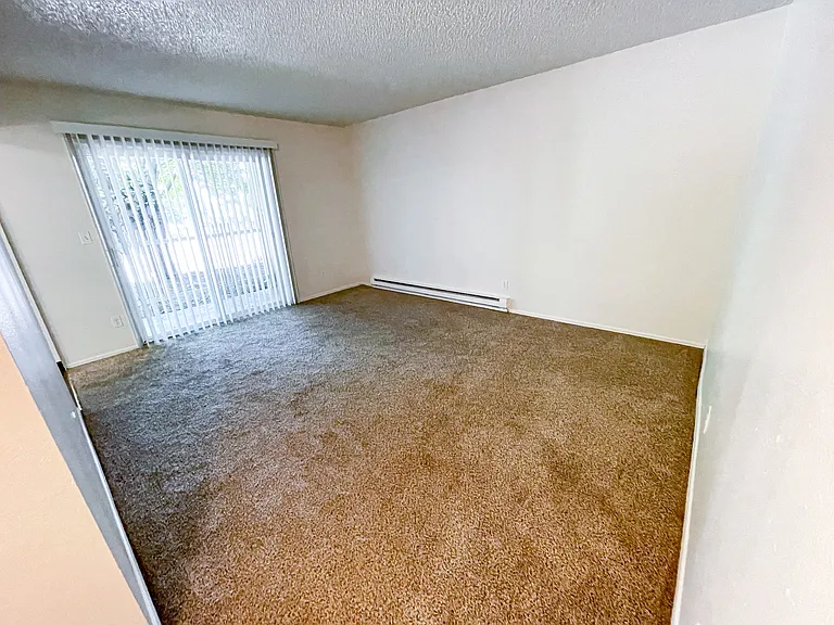 Halsey Summit Apartments — Photo 6