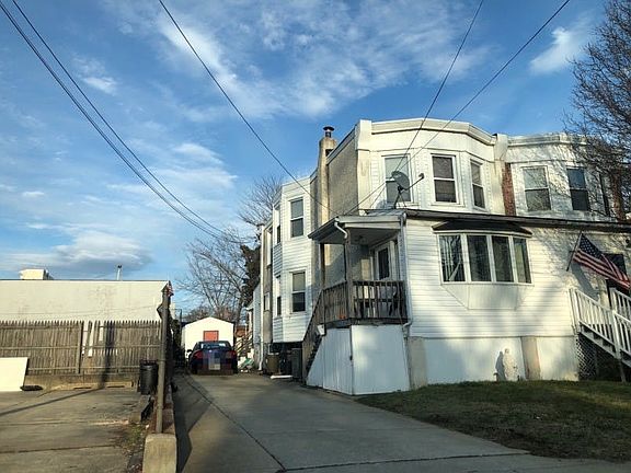 3rd image of 228 Cedar Ave