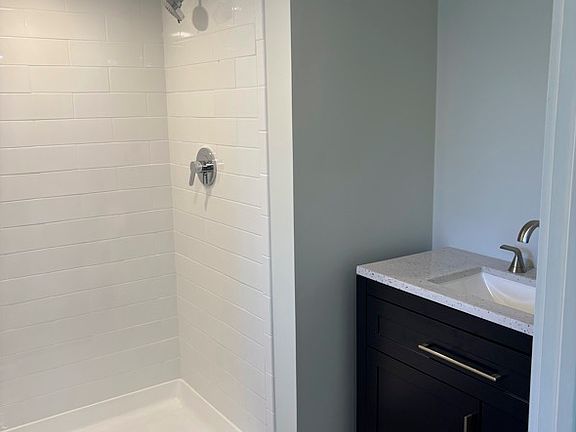 4th image of 168 Mount Hope Ave APT 1