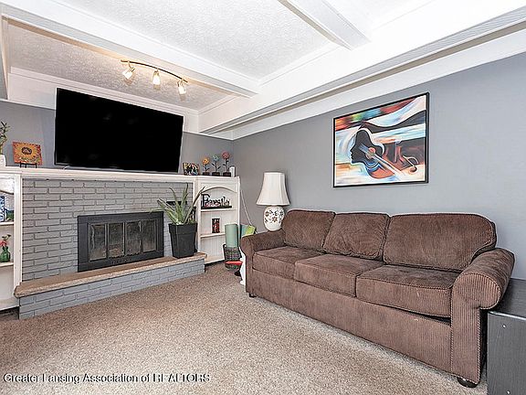 3rd image of 1558 Hillside Dr
