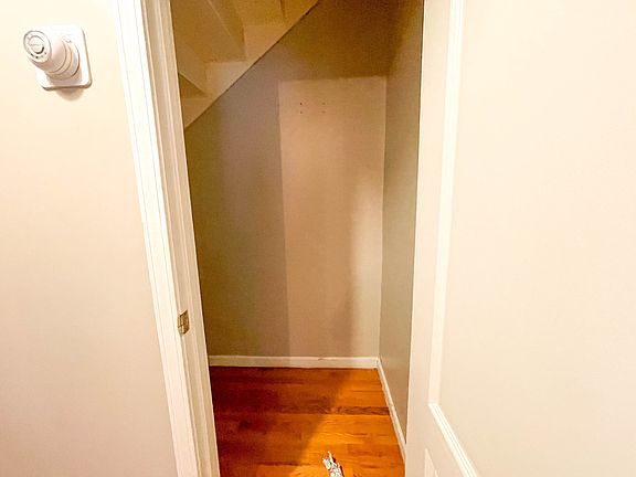 2nd image of 863 Hancock St #2FF