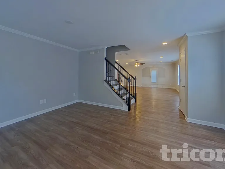 451 Presidents Ct — Photo 17