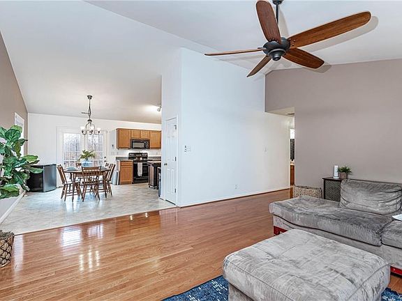 4th image of 402 Bent Creek Ln