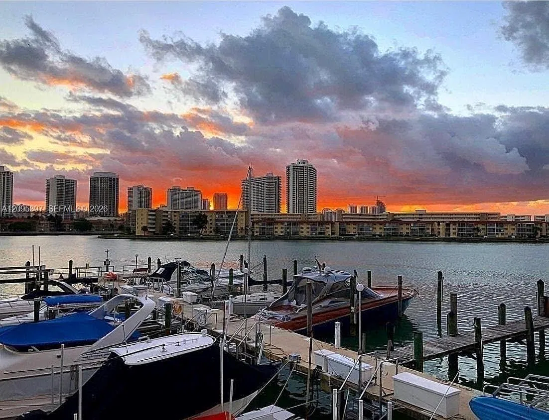 Del Prado Marina — Photo 1