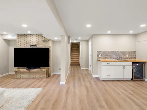 1351 Hillcrest Dr NE, Fridley, MN 55432