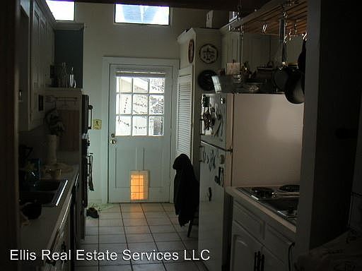 2nd image of 917 W 42nd St