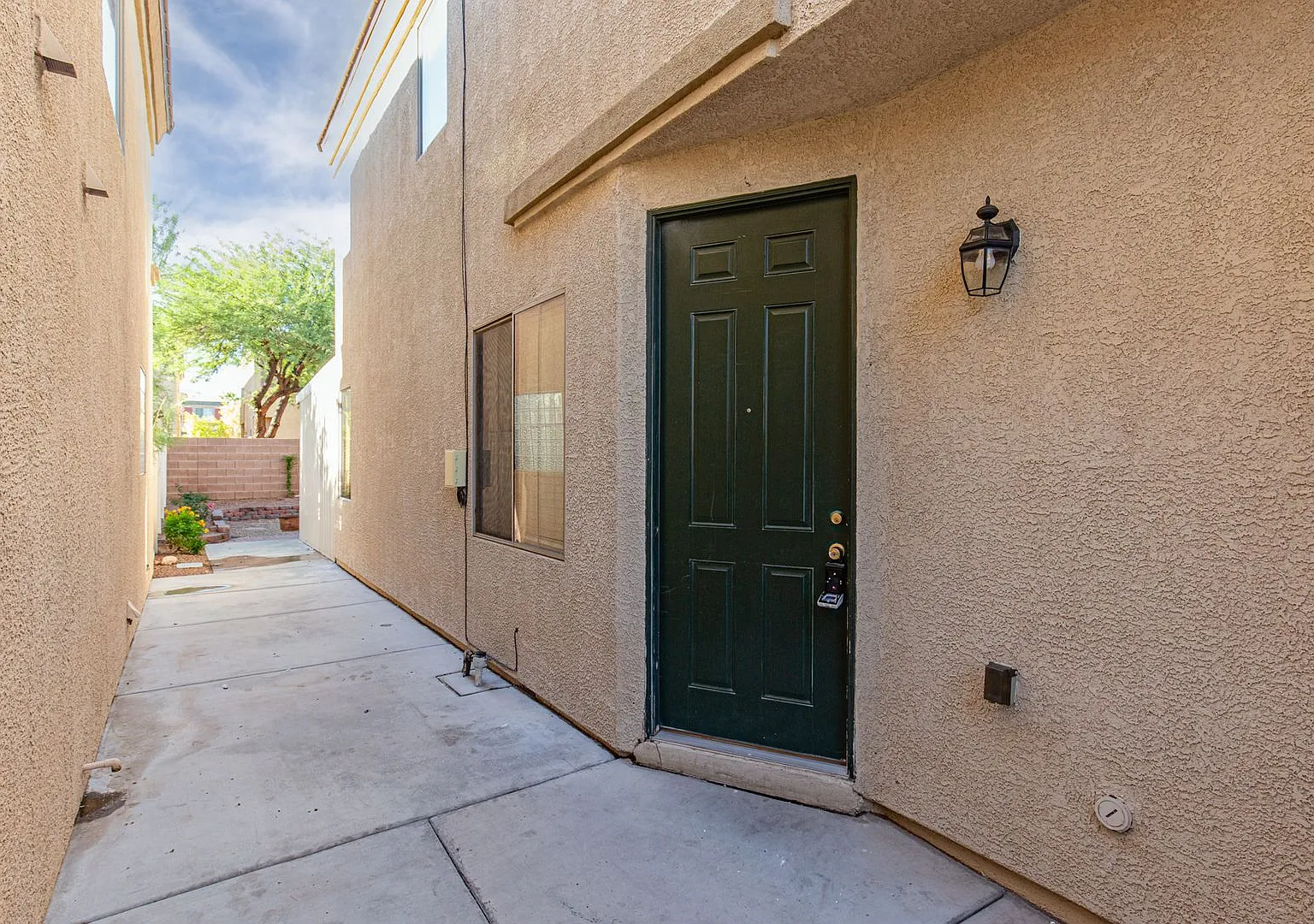 Gated 3 br SW home — Photo 4