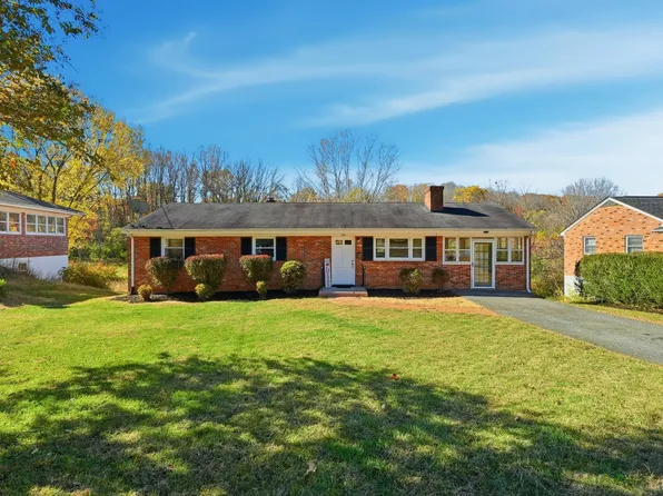 4720 Oakdale Dr, Lynchburg, VA 24502