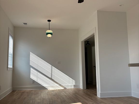 4th image of 128 Romney St #B