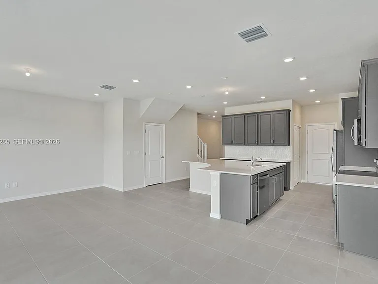 2202 S Appleton Cir S — Photo 6