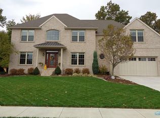 1228 Grassy Ln, Rossford, OH 43460