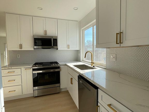 5th image of 12609 Renville St
