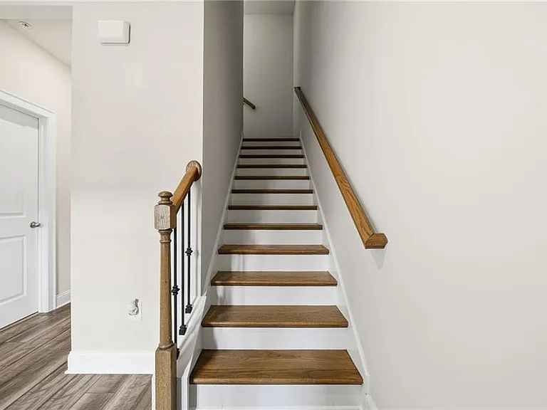 407 Lincoln St — Photo 16