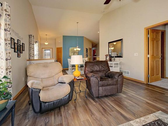 3rd image of 3085 Chisholm Ct N