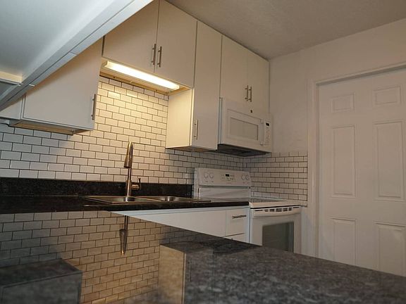 2nd image of 3598 Dahlia Pl APT B