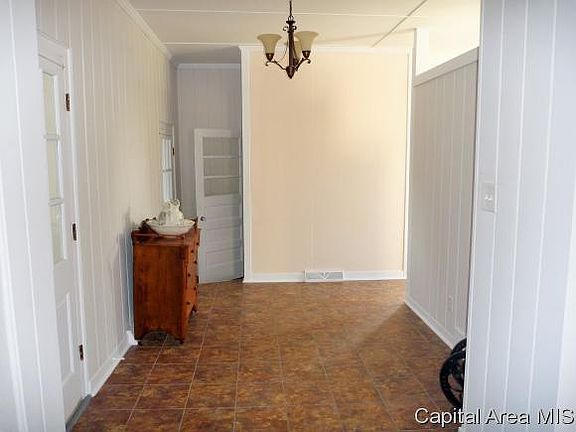 4th image of 406 E Main St