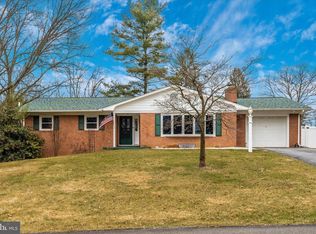 17820 Pin Oak Rd, Hagerstown, MD 21740