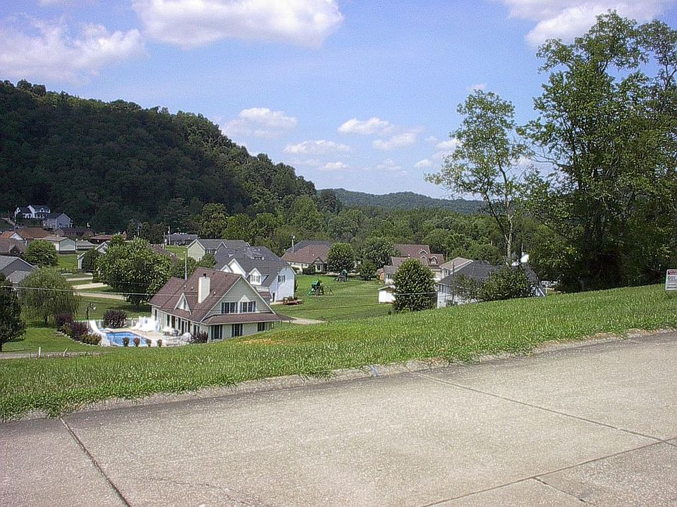 Homes of Regal Oaks below.