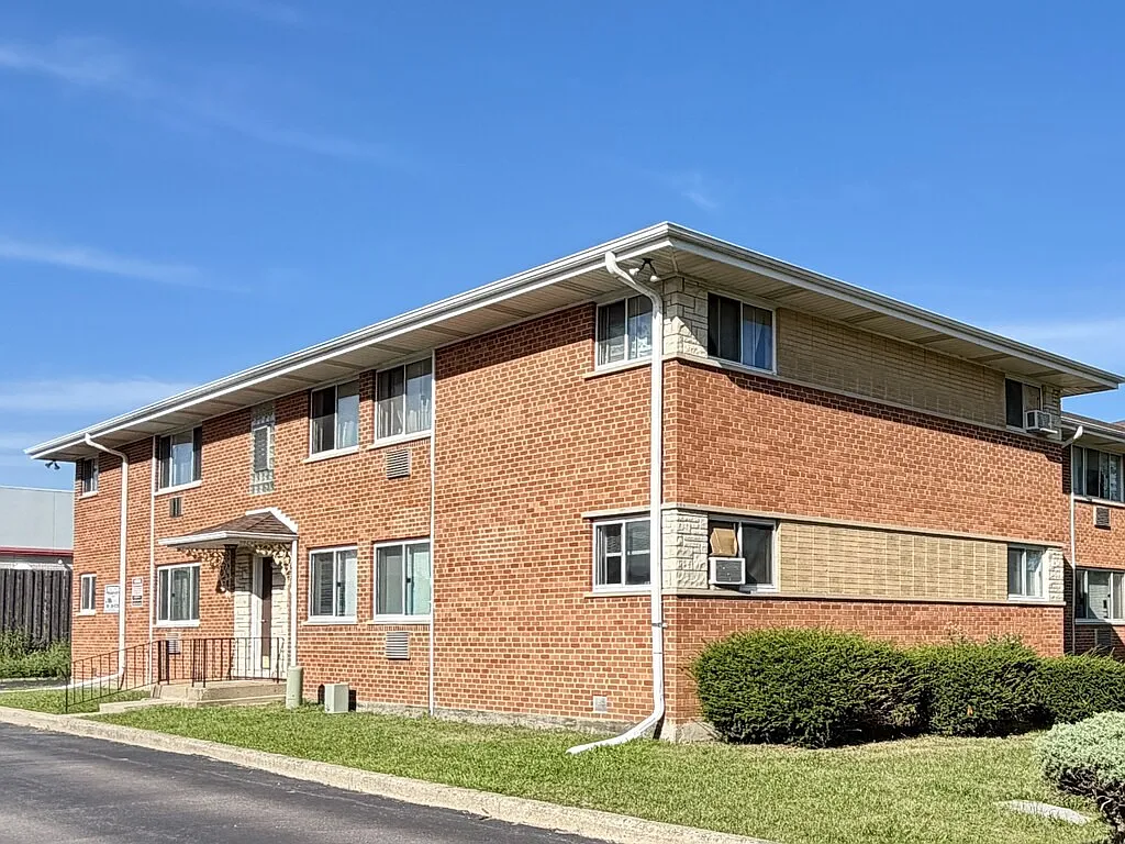 Astounding 2 Bed, 1 Bath at Carol Street + Crain (Park Ridge) — Photo 1
