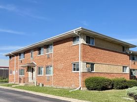 1422 Carol St, Niles, IL