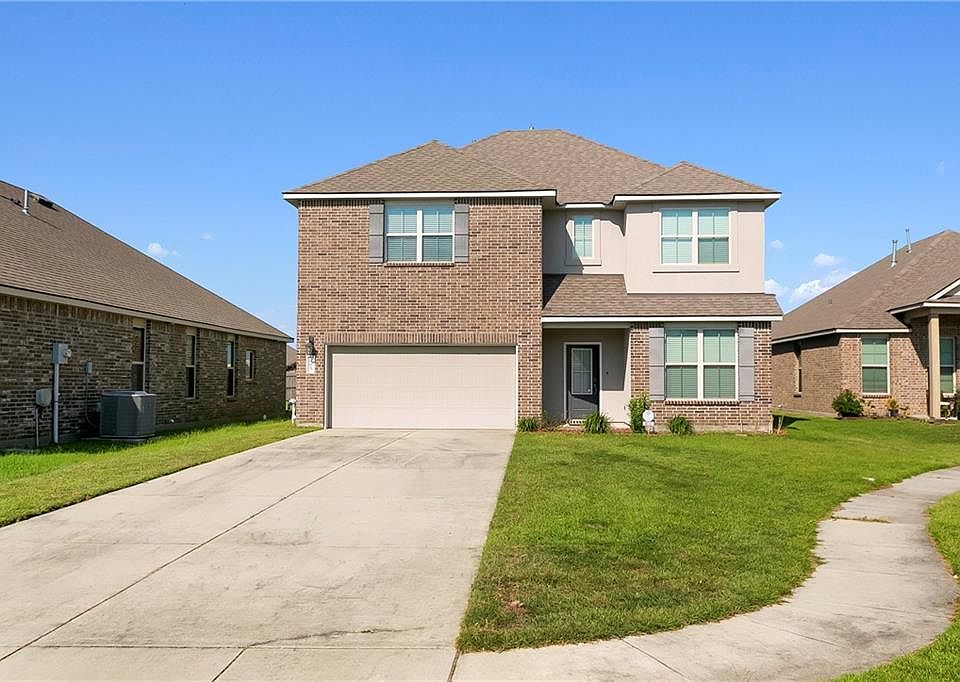 1st image of 805 Bent Cypress Ln