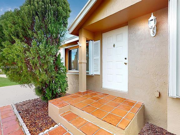 3rd image of 14517 SW 139th Avenue Cir W