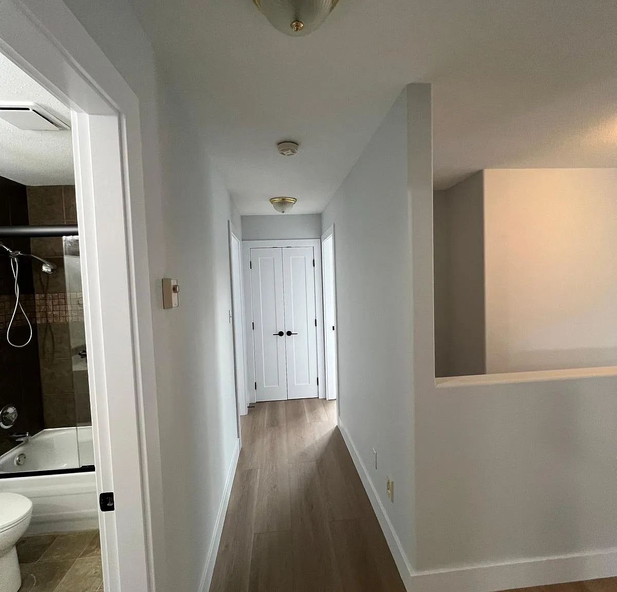 3 bed, 2000 sqft, $3,000 — Photo 2