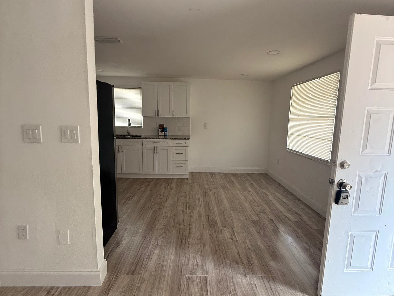 4 bed, 1413 sqft, $3,200 — Photo 2